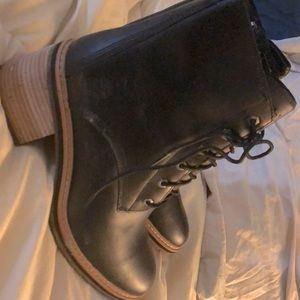 Timbaland 8.5 women’s low heeled tie boots